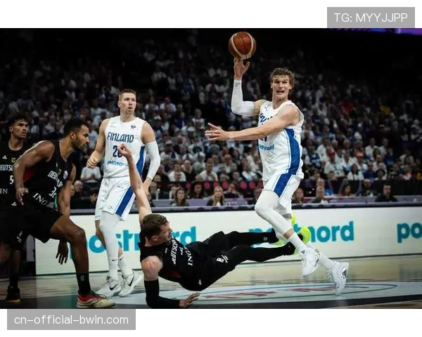 八村垒底线强势突破暴扣点燃主场激情引爆全场氛围 八村垒底线强势突破暴扣点燃主场激情引爆全场氛围