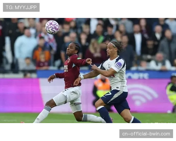 费尔斯表现抢眼，本场比赛中以最年轻后卫身份达成20+，历史排名第三位